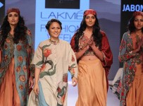 DivyaSethatLakmeFashionWeekSummerResort2015