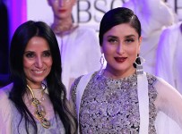 Lakme Face Kareena Kapoor and designer Anamika Khanna at the Lakme Grand Finale