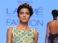 Model_walks_for_Anupamaa_Dayal_at_Lakme_Fashion_Week_Summer_Resort2015