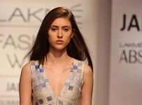 ModelwalksforSahilAnejaatLakmeFashionWeekSR15