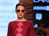 ShrutiSanchetiatLakmeFashionWeekSummerResort2015(15)