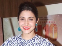 anushka-sharma-neil-bhoopalam-looks-classy-films-promotional-event