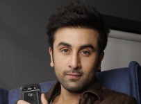 blackberry-signs-ranbir-kapoor-as-its-brand-ambassador-in-india