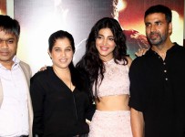 gabbar-back-shruti-haasan-akshay-kumar-attend-trailer-launch