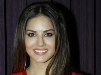 Sunny-Leone-Stills-At-Ek-Paheli-Leela-Movie-Press-Meet-1