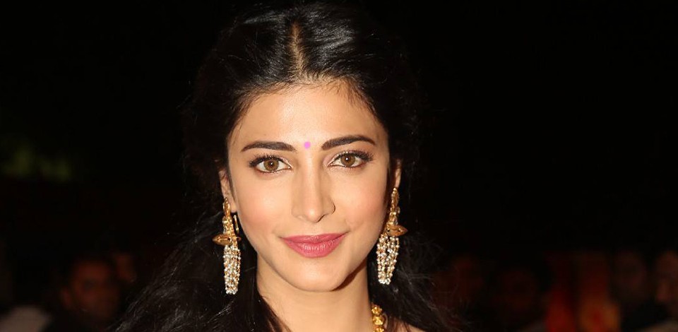 Shruti-Haasan-Stills-At-Uttama-Villain-Movie-Audio-Launch-7