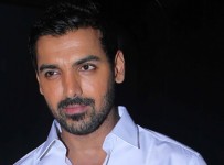 john-abraham-unveils-people-magazine-stills03