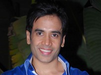 tusshar-kapoor-and-kulraj-randhawa-at-times-rewards-awards-pics038