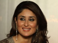 98aydhtotukbdcs6.D.0.Kareena-Kapoor-Khan-at-the-event-announcing-her-as-new-pleasure-ambassador-of-Magnum-Ice-Cream-in-Mumbai--7-