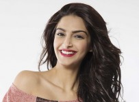 Sonam-Kapoor-Khoobsurat