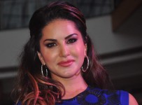 Sunny-Leone-at-fitness-DVD-launch-42