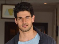 sooraj-pancholi__906829