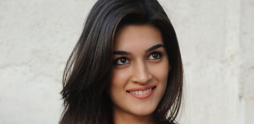 Kriti-Sanon-January-2014-stills-(16)2439