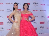 Jacqueline Fernandez & Sonam Kapoor