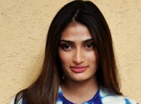 athiya-shetty-wallpaper-06-12x9