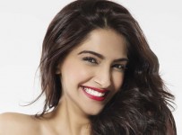 sonam-kapoor-photoshoot-still-from-film-khoobsurat_139753385210