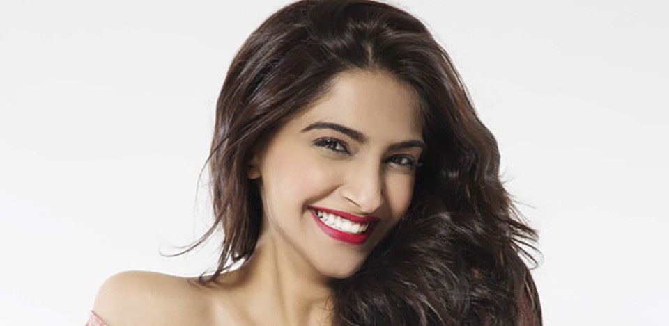 sonam-kapoor-photoshoot-still-from-film-khoobsurat_139753385210