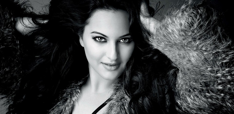 Sonakshi-Sinha-black-in-white-hd-wallpapers