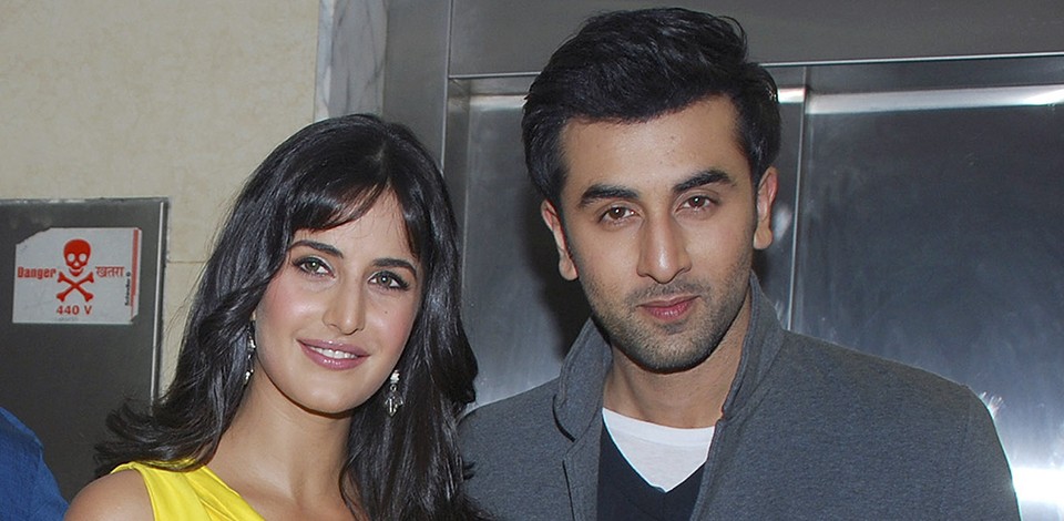 Bollywood actors Ranbir Kapoor (R) and Katrina Kaif pose for a picture during the launch of their upcoming movie "Ajab Prem Ki Ghazab Kahani" in Mumbai October 1, 2009. The movie is directed by Rajkumar Santoshi and is scheduled to be released on November 6. Picture taken October 1, 2009. REUTERS/Manav Manglani (INDIA ENTERTAINMENT) - RTXP77T