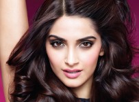 Sonam-Kapoor-Actress-Wallpaper