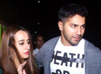 Varun-Dhawan-with-Girlfriend-(2)