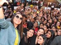 Sonakshi's selfie moment at the INGLOT Guinness event