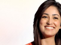 yami-gautam-wallpaper-17-12x9