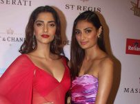 Sonam Kapoor & Athiya Shetty