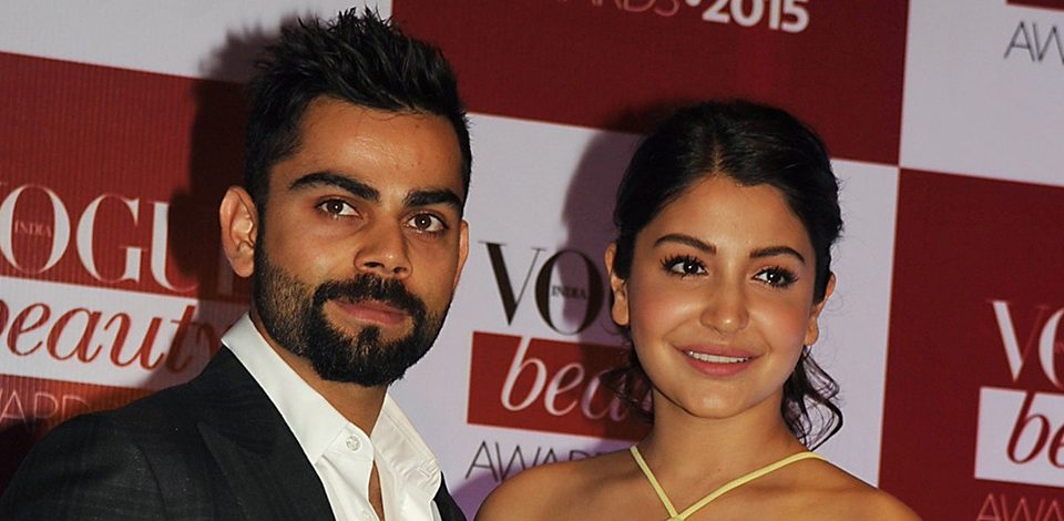 Indian Bollywood actress Anushka Sharma and Indian cricketer Virat Kohli (L) attend the Vogue Beauty Awards ceremony in Mumbai late on July 21, 2015. AFP PHOTO        (Photo credit should read STR/AFP/Getty Images)