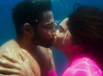 Siddhant_UnderwaterKiss