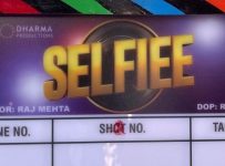 Selfiee_Starts
